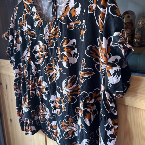 Madewell Floral Black Boxy Top Size Medium Relaxed Fit 100% viscose - Picture 3 of 12